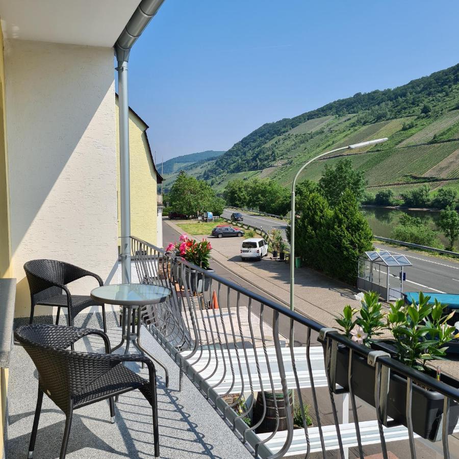 Weingut Pension Gibbert-Pohl Briedel Exterior photo